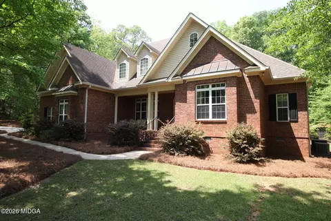 450 Deer Creek Dr, Forsyth, GA 31029