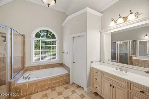 Bath - 134 Broadleaf Dr, Macon, GA 31210 photo 2 of 6