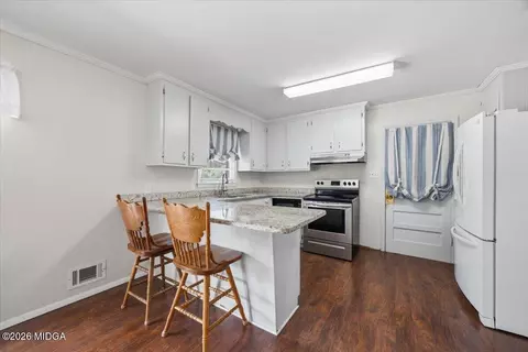 Kitchen - 409 Buck Rd, Gray, GA 31032 photo 1 of 3