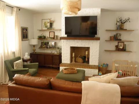 Living - 1332 Jackson St, Macon, GA 31201 photo 3 of 4