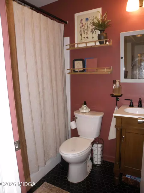 Bath - 1332 Jackson St, Macon, GA 31201 photo 2 of 2