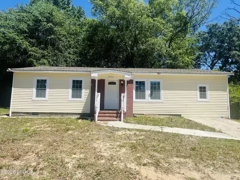 2689 S Village Green Ln S, Macon, GA 31206