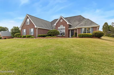 Exterior - 800 Karie Dr, Mcdonough, GA 30253 photo 2 of 7