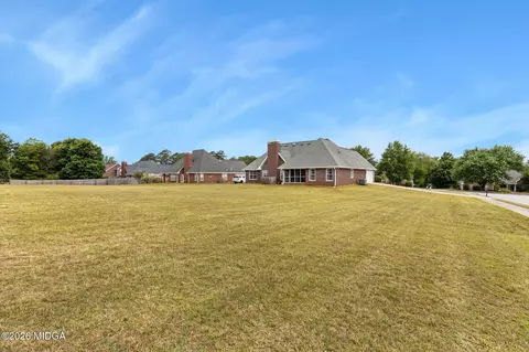Exterior - 800 Karie Dr, Mcdonough, GA 30253 photo 6 of 7