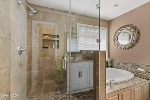 Bath - 800 Karie Dr, Mcdonough, GA 30253 photo 2 of 6