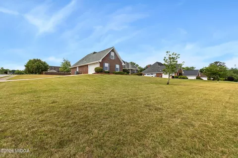Exterior - 800 Karie Dr, Mcdonough, GA 30253 photo 3 of 7