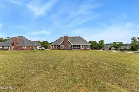 Exterior - 800 Karie Dr, Mcdonough, GA 30253 photo 5 of 7