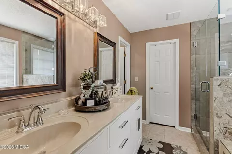 Bath - 800 Karie Dr, Mcdonough, GA 30253 photo 1 of 6