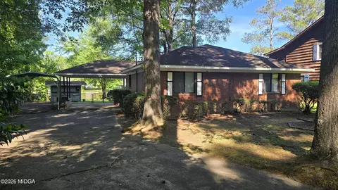 329 Edgewater Dr, Macon, GA 31220