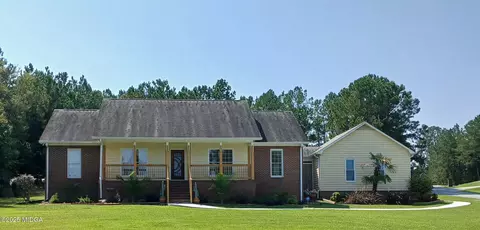 176 Waters Edge Dr, Lizella, GA 31052