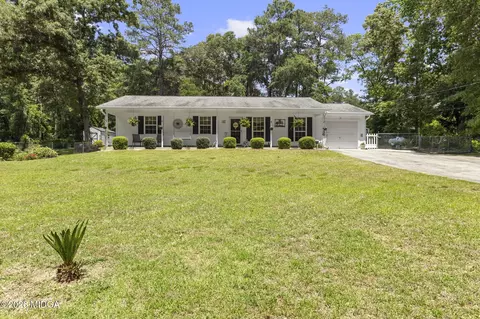 305 N Lake Dr, Perry, GA 31069