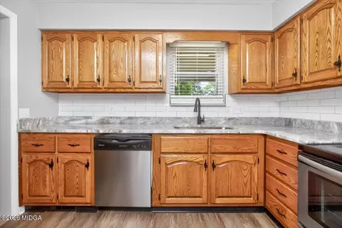 Kitchen - 103 Draper St, Warner Robins, GA 31088 photo 1 of 6