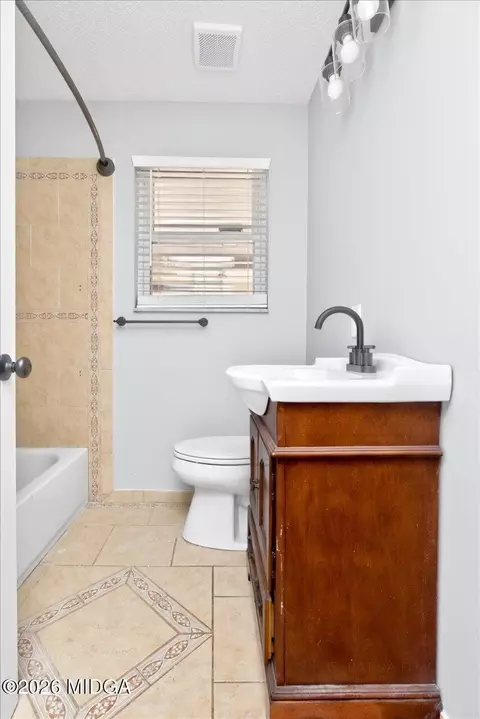 Bath - 103 Draper St, Warner Robins, GA 31088 photo 4 of 6