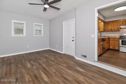 Living - 103 Draper St, Warner Robins, GA 31088 photo 3 of 3