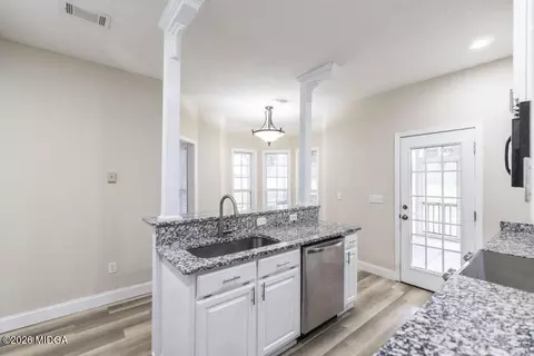 Kitchen - 211 Cade Ter, Warner Robins, GA 31088 photo 4 of 4
