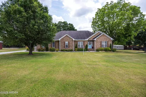411 Dixieland Dr, Byron, GA 31008