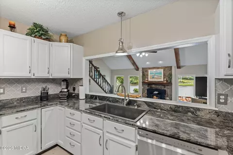 Kitchen - 101 Leconte N, Warner Robins, GA 31088 photo 1 of 4