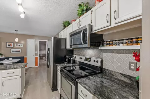 Kitchen - 101 Leconte N, Warner Robins, GA 31088 photo 2 of 4