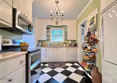 Kitchen - 94 3rd Ave, Mc Rae, GA 31055 photo 1 of 3