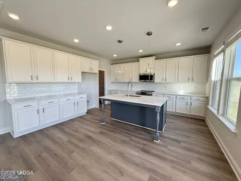 Kitchen - 140 Oak Dr, Gray, GA 31032 photo 2 of 4