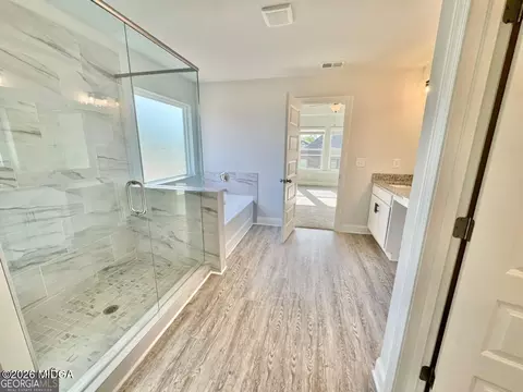 Bath - 140 Oak Dr, Gray, GA 31032 photo 3 of 4