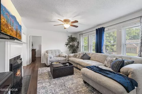 Living - 2668 Suwanee Ave, Macon, GA 31204 photo 1 of 1