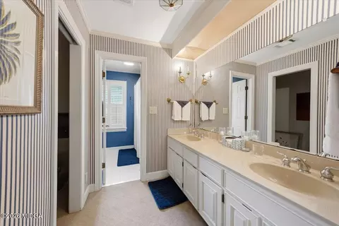 Bath - 138 Covington Pl, Macon, GA 31210 photo 2 of 3