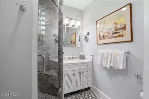 Bath - 138 Covington Pl, Macon, GA 31210 photo 1 of 3
