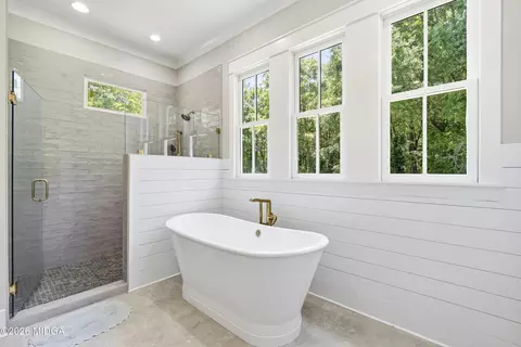 Bath - 1695 Harper Rd, Perry, GA 31069 photo 4 of 10