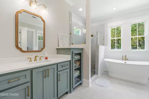 Bath - 1695 Harper Rd, Perry, GA 31069 photo 7 of 10