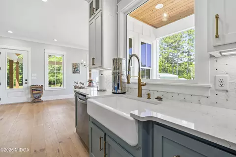 Kitchen - 1695 Harper Rd, Perry, GA 31069 photo 5 of 12
