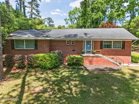 201 Lakeside Dr, Milledgeville, GA 31061