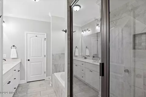 Bath - 490 Barbara Ct, Forsyth, GA 31029 photo 1 of 3