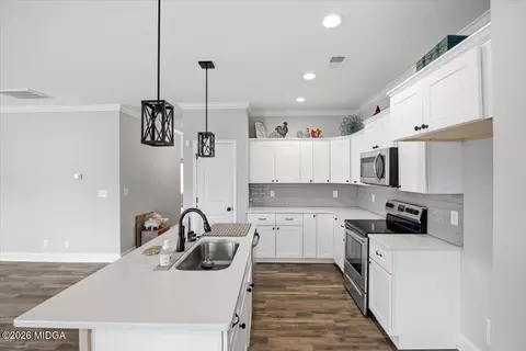 Kitchen - 490 Barbara Ct, Forsyth, GA 31029 photo 1 of 3