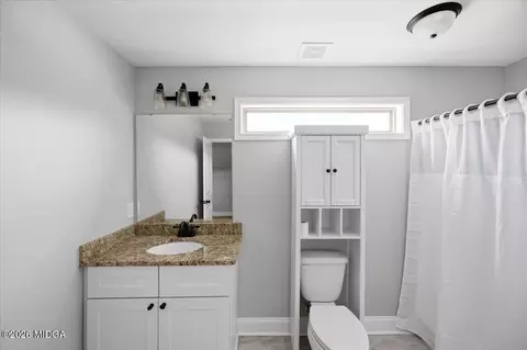 Bath - 490 Barbara Ct, Forsyth, GA 31029 photo 3 of 3