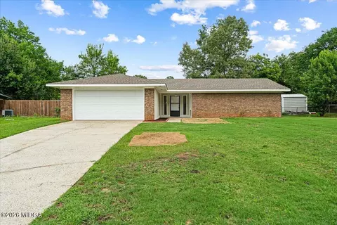 109 Monteigo Ct, Centerville, GA 31028