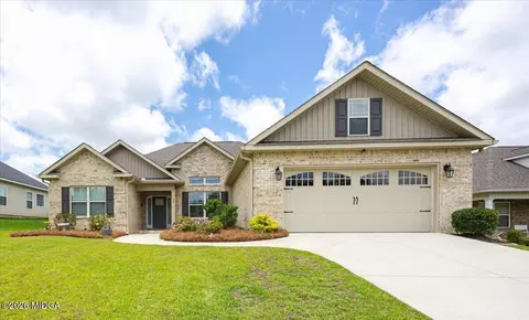 207 Creek Ridge Dr, Warner Robins, GA 31088
