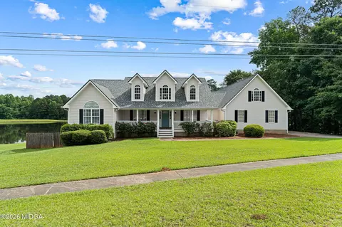 370 Twin Lakes Dr, Gray, GA 31032