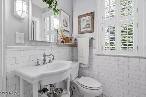 Bath - 3155 Ingleside Ave, Macon, GA 31204 photo 3 of 7