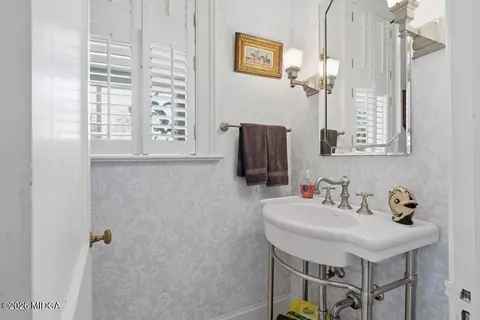 Bath - 3155 Ingleside Ave, Macon, GA 31204 photo 1 of 7