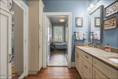 Bath - 3155 Ingleside Ave, Macon, GA 31204 photo 5 of 7