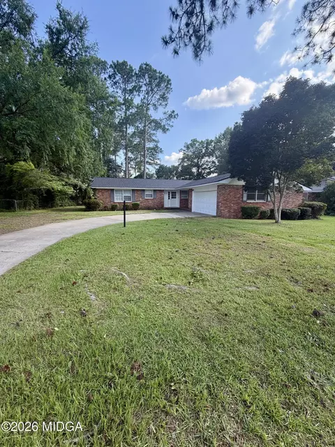 1100 Pine Needle Dr, Perry, GA 31069