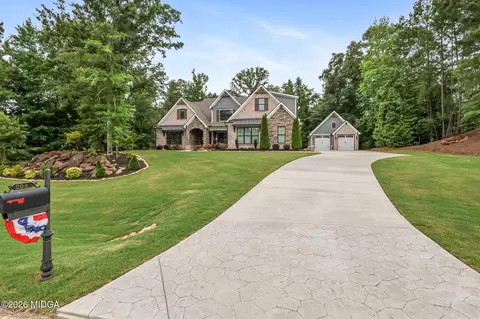 204 Tuxedo Cir, Forsyth, GA 31029