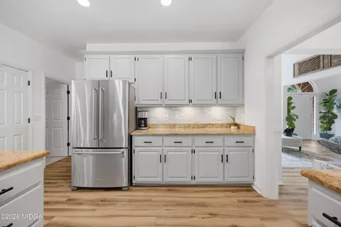 Kitchen - 125 Hampton Ridge Rd, Macon, GA 31220 photo 4 of 6