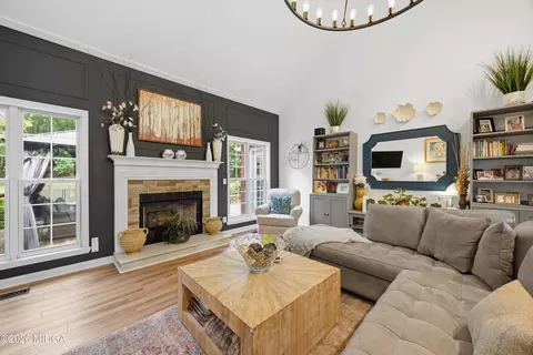 Living - 125 Hampton Ridge Rd, Macon, GA 31220 photo 1 of 3