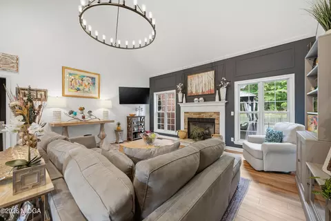 Living - 125 Hampton Ridge Rd, Macon, GA 31220 photo 3 of 3