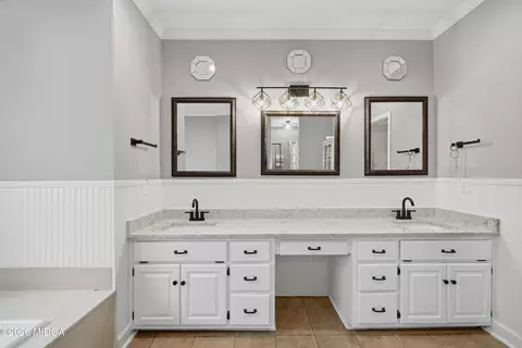 Bath - 125 Hampton Ridge Rd, Macon, GA 31220 photo 2 of 4