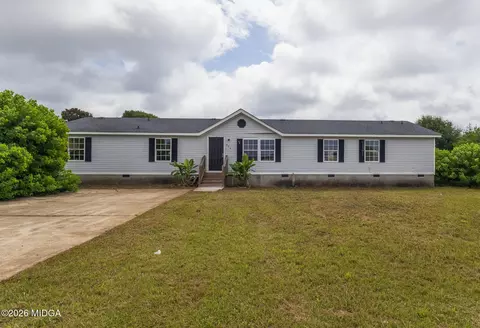 324 Cavalry Ct, Byron, GA 31008