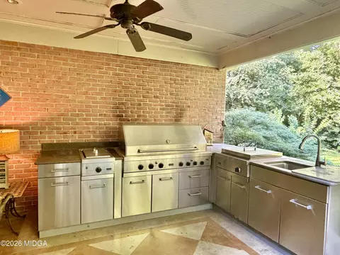 101 Howard Oaks Dr, Macon, GA 31210