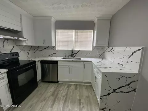 Kitchen - 6026 Bashon Ct, Macon, GA 31210 photo 3 of 4